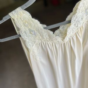 Vintage nightgown with robe
